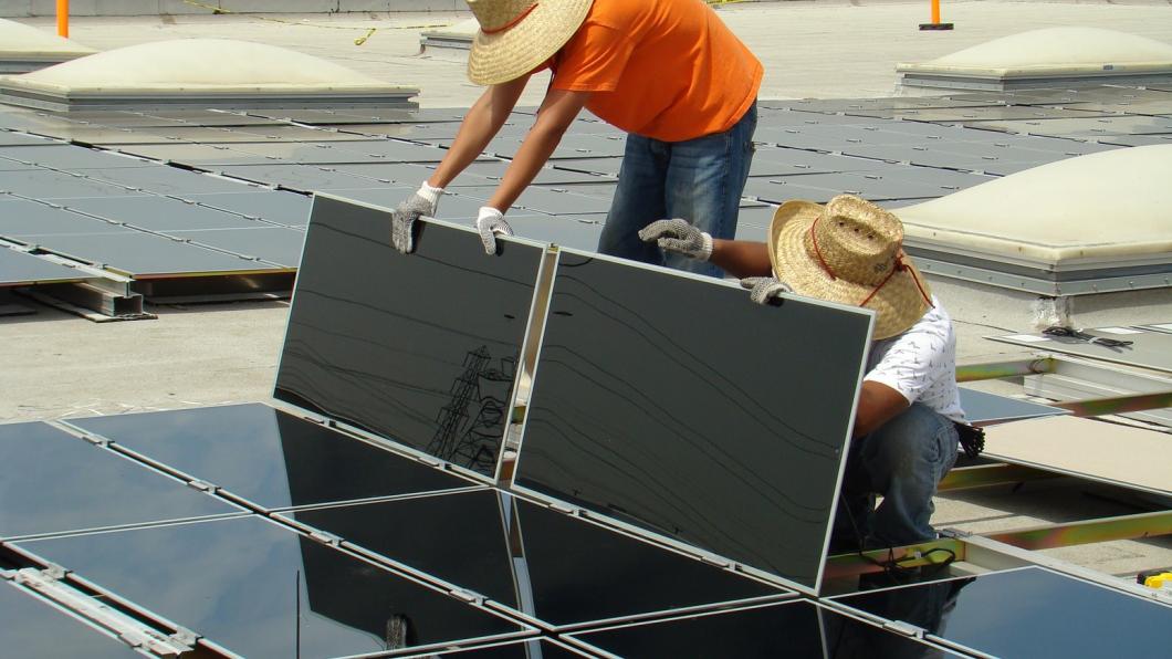 Montage van zonnepanelen Zonnenergie